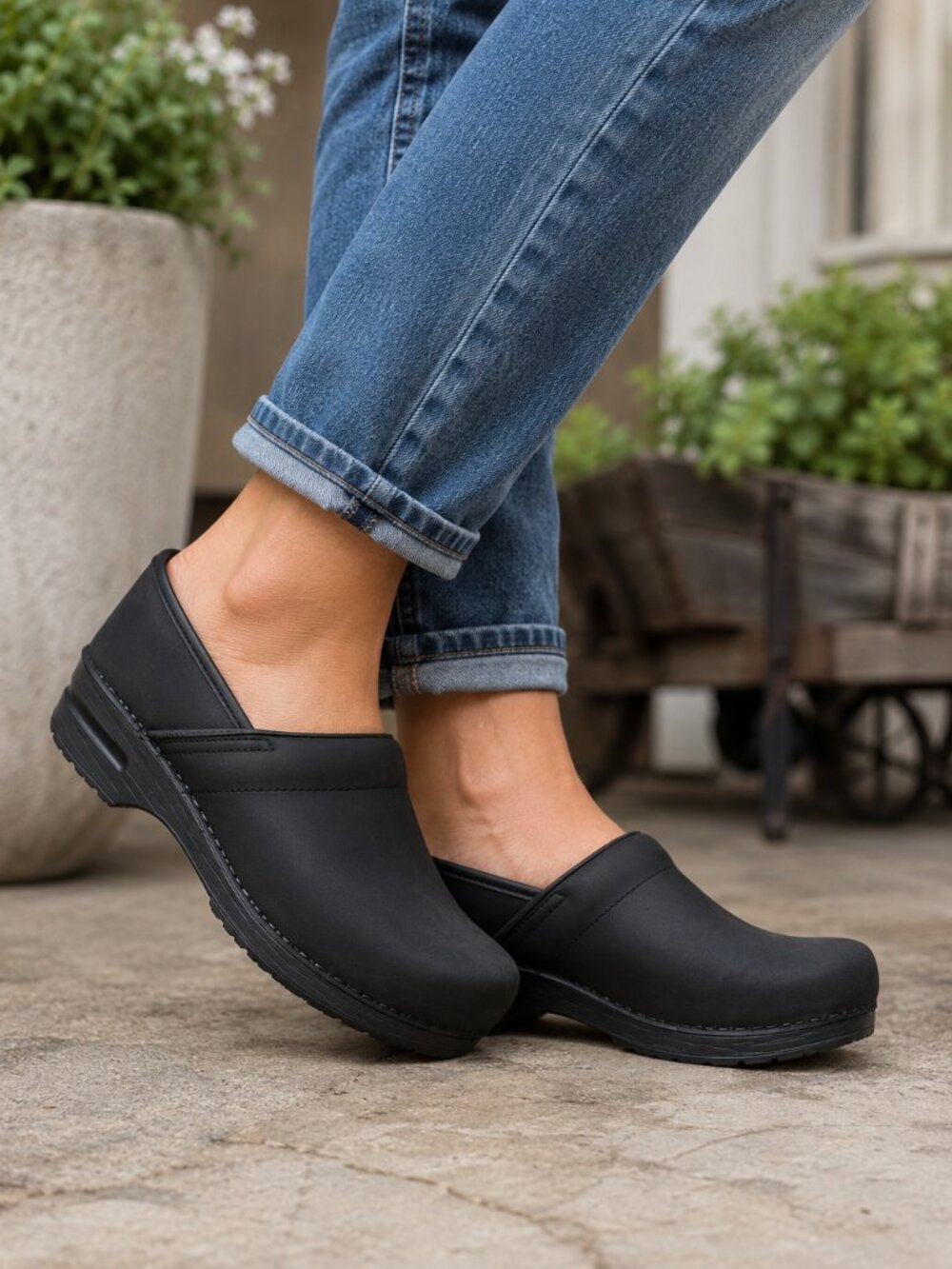 Dansko Professional Oiled Leather Clogs Women's EU 43 US 12.5–13 Black Comfort
